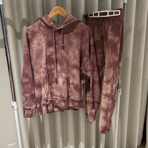 Aritzia Cozy Fleece Set in Tie Dye Pink